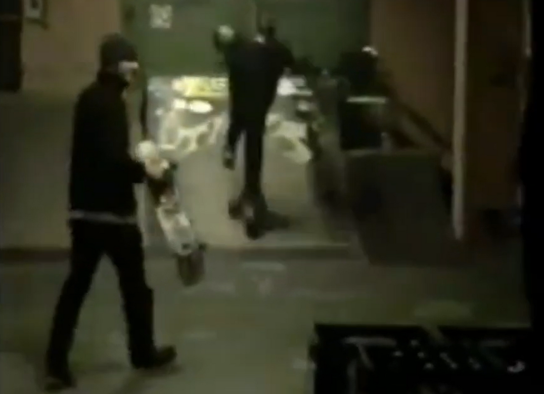 Die Köpfe der Dezentrale Ahlen betrieben um 2003 eine illegale Skateboardhalle mitten im Zentrum von Ahlen.